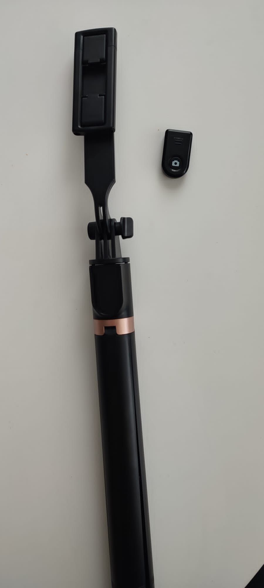 Selfie stick bluetooth cu telecomanda, trepied stabil!