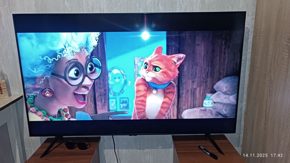 Продам телевизор Samsung q60. 55дьюм 140 см