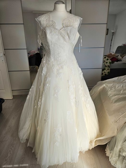 Rochie de mireasă Pronovias Barcelona, M, cu voal și husa incluse