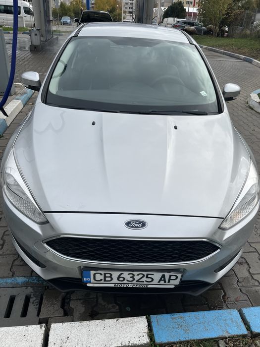 Продавал личния си автомобил безупречен Форд Фокус