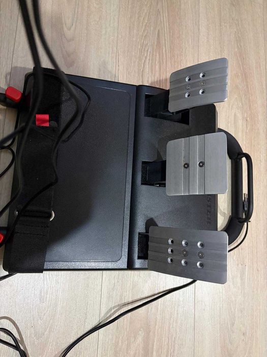 Simulator racing Thrustmaster T300 GT RS si Playseat Challenge Actifit