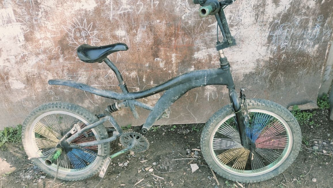 Продам велосипед бмбекс нада поменяд подшебник звёздочка 7000