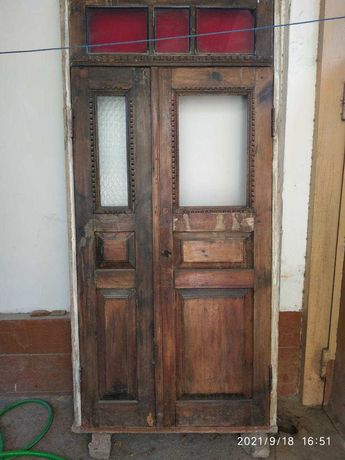 Дверь двухстворчатая-деревянная  Б/У
