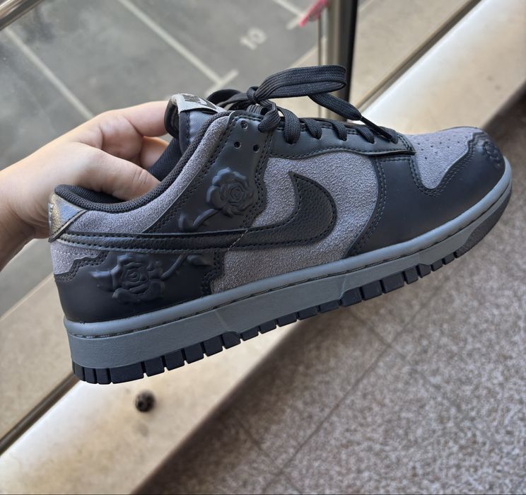 Nike Dump Low Black roses