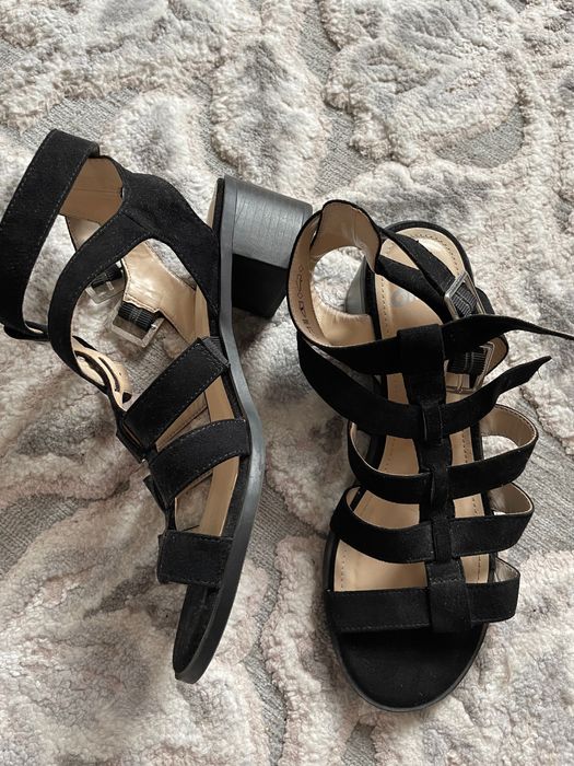 Sandale noi. Marime 37