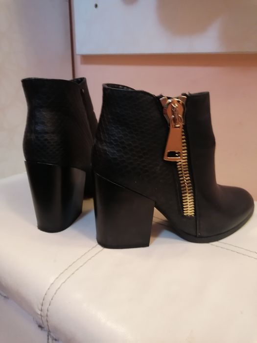 Удобни боти с   ток