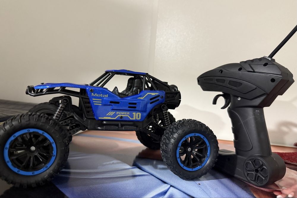 Машинка на пульте 1000т