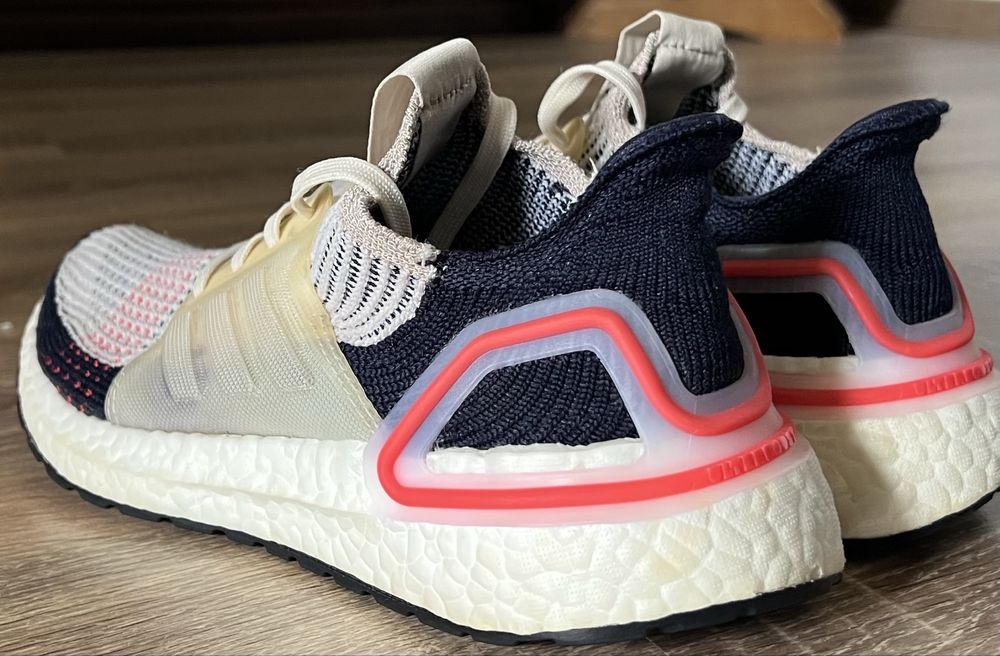 Adidas Ultraboost 19... marime 36 2/3