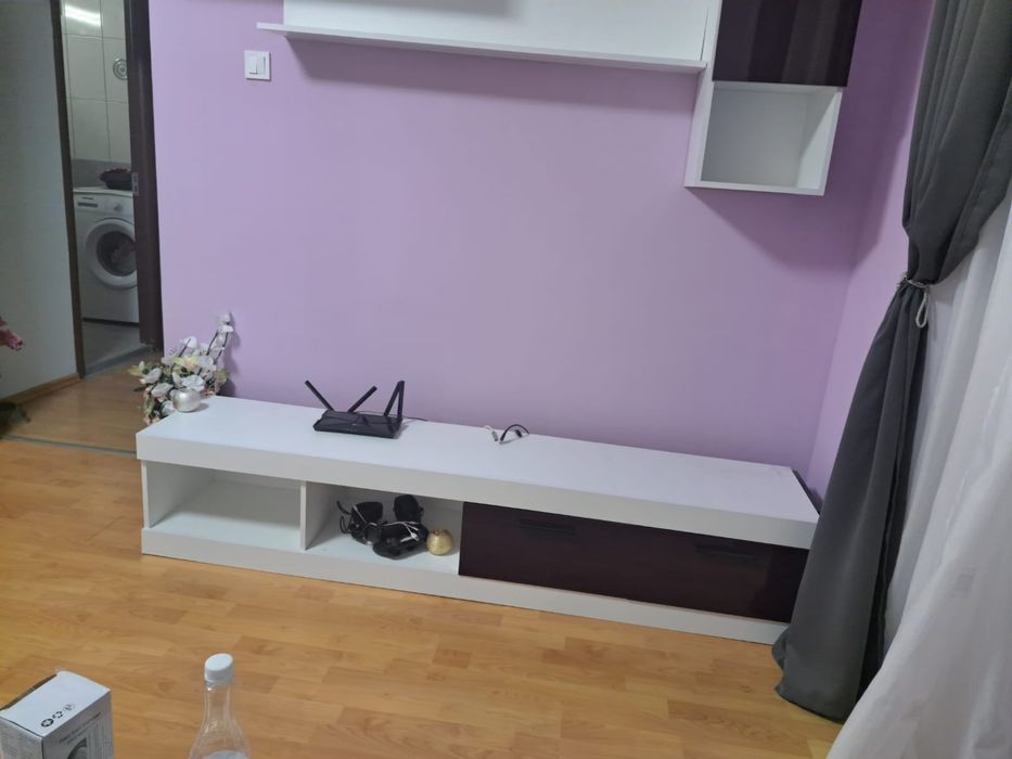 Set living din 4 piese,fara zgarieturi, cu usi din MDF lucios elegant