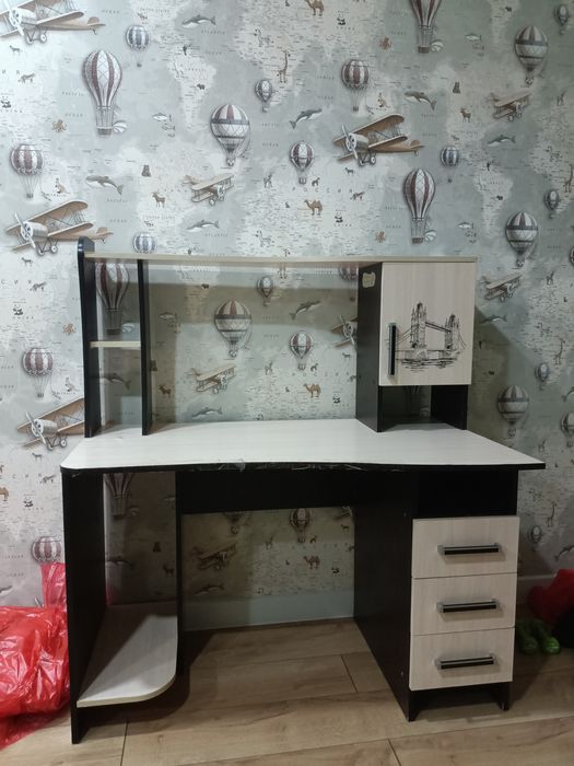 Продам стол б/у в хорошем состоянии