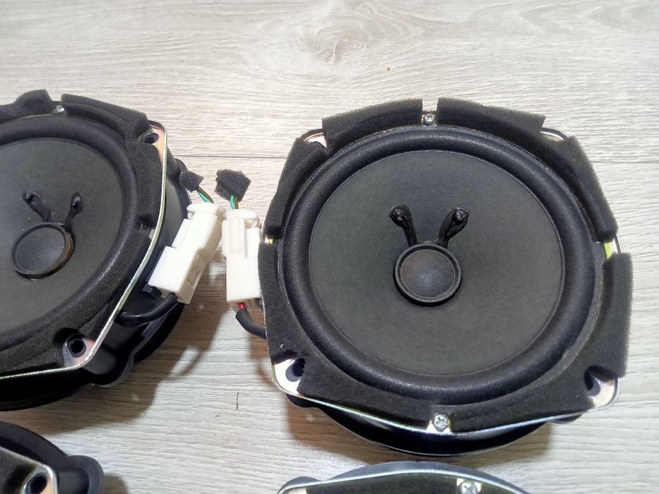 Продам только сегодня комплект штатные калонки от Джентры в идеальном