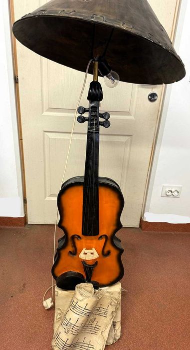 Vand Lampadar model vioara