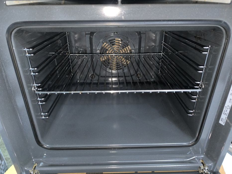 Фурна  AEG B31510-4-m за вграждане 9 Функции с вентилатор.