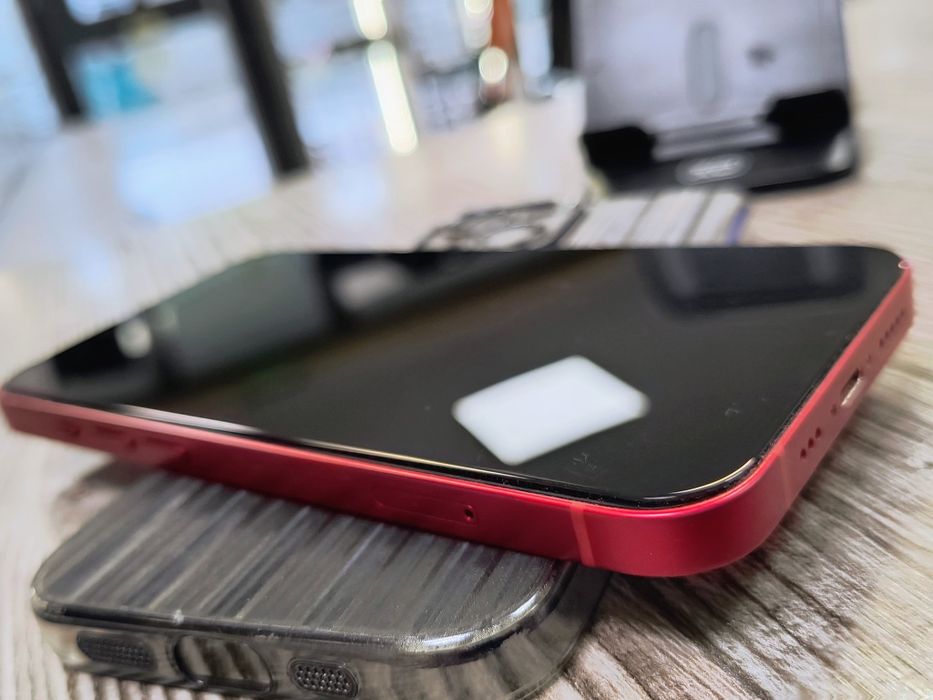 iPhone 13 / 128GB RED