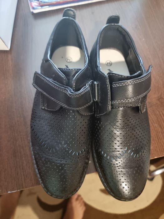 Vand pantofi pentru baietei