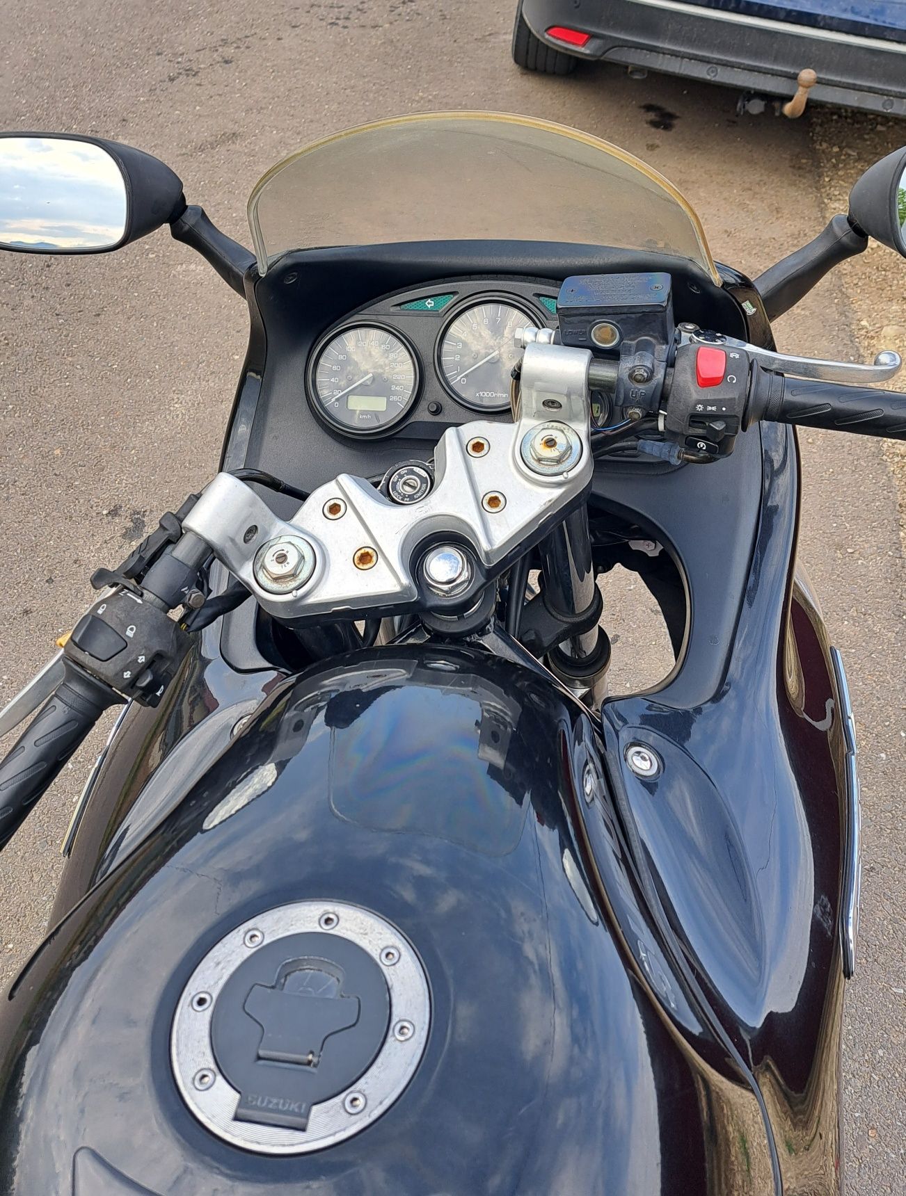 Suzuki GSXF 750.