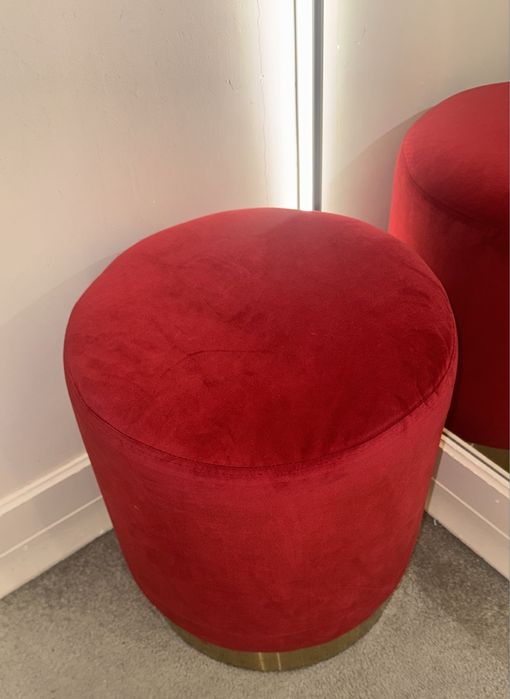 Диван и пуфики в идеальном состоянии