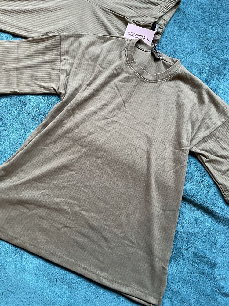 Compleu pantaloni si tricou