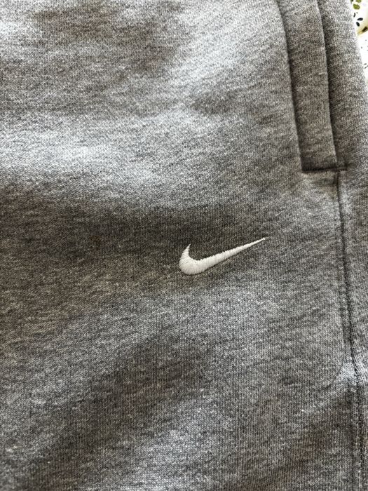 Продавам-Анцунг Nike Solo Swoosh