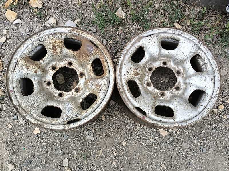 Продам оригинальные металлические диски на автомашину Toyota Hilyx.