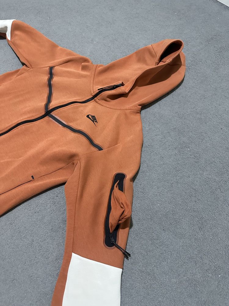 ОРИГИНАЛЕН  Nike Tech Fleece