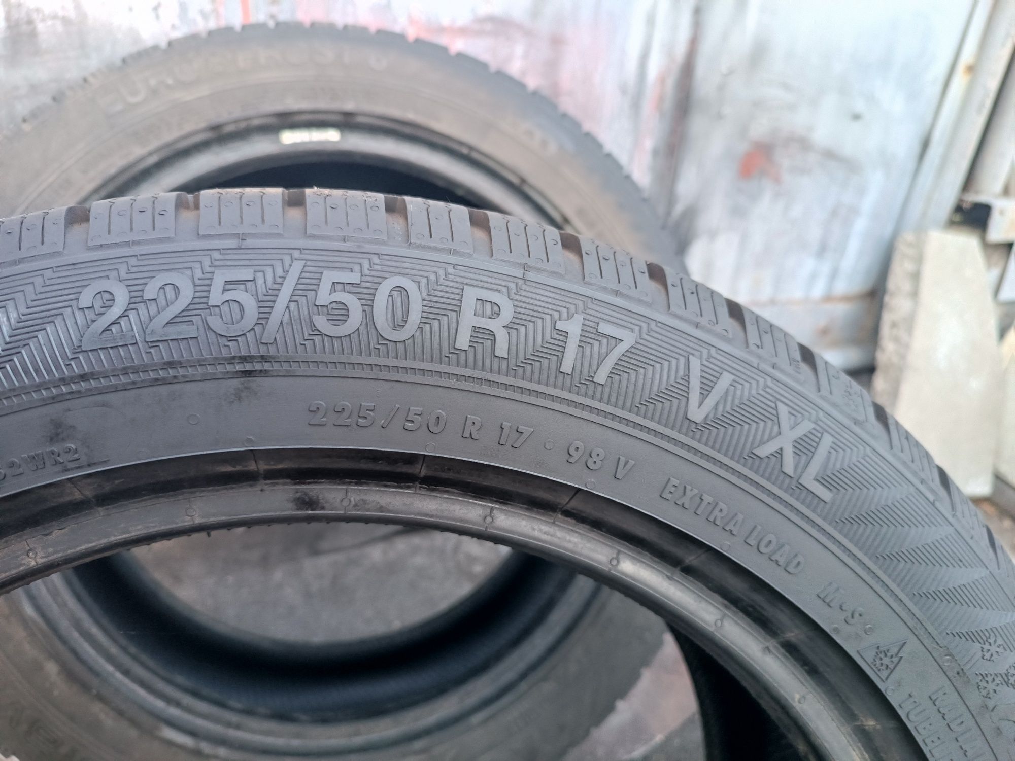 225/50/17 Vredestein