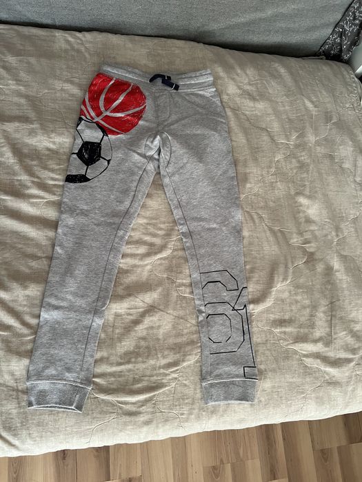 Продам новые 2 шт, джоггеры на мальчика 6-7 мет