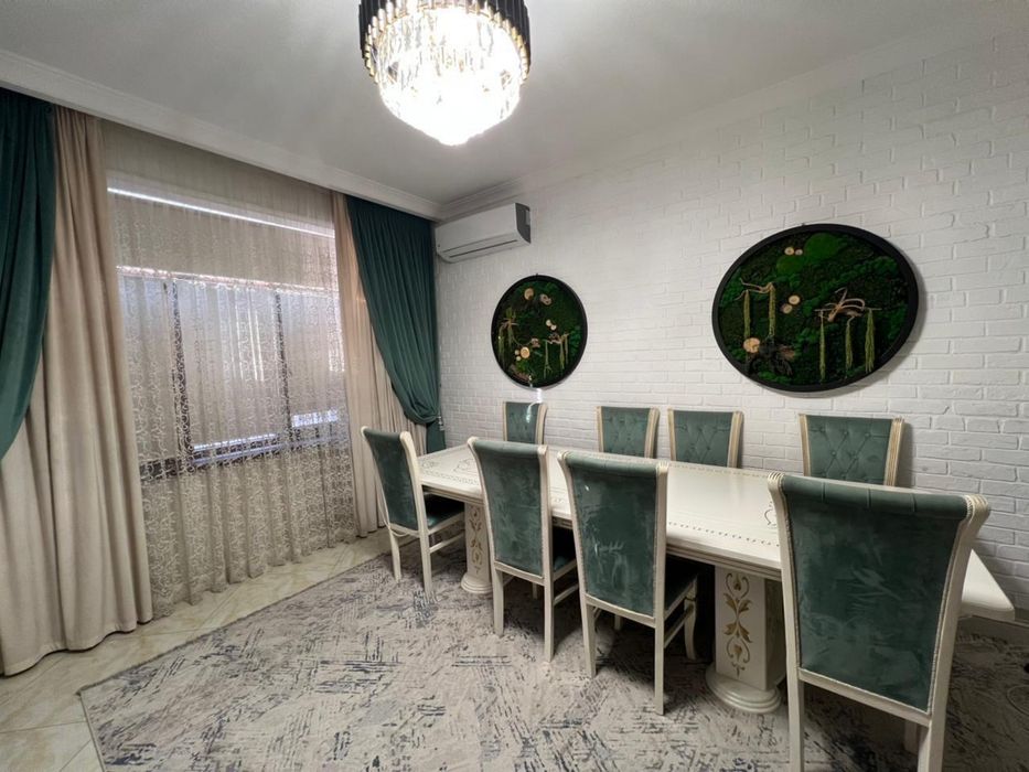 Стол со стульями