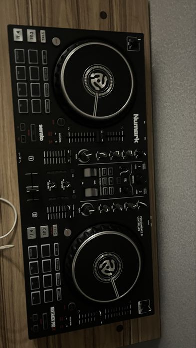 DJ-контроллер Numark Mixtrack Pro FX.  продам