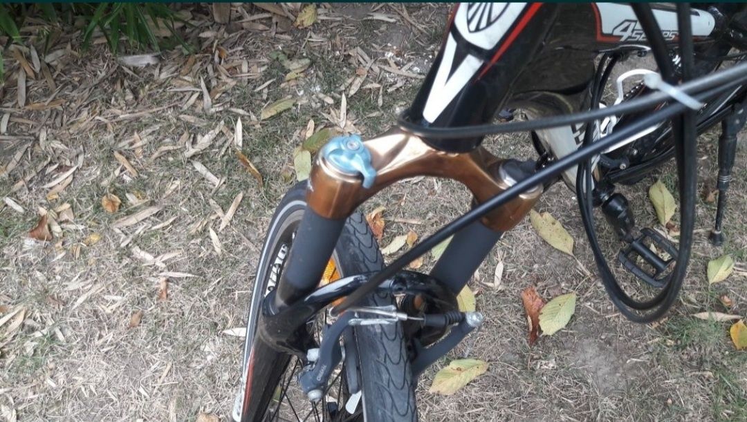 Vând bicicleta Trek