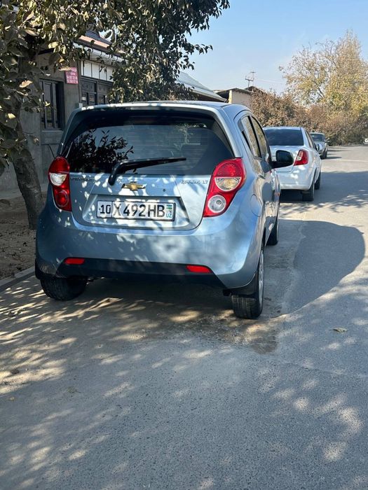 Shevralet spark sotiladi