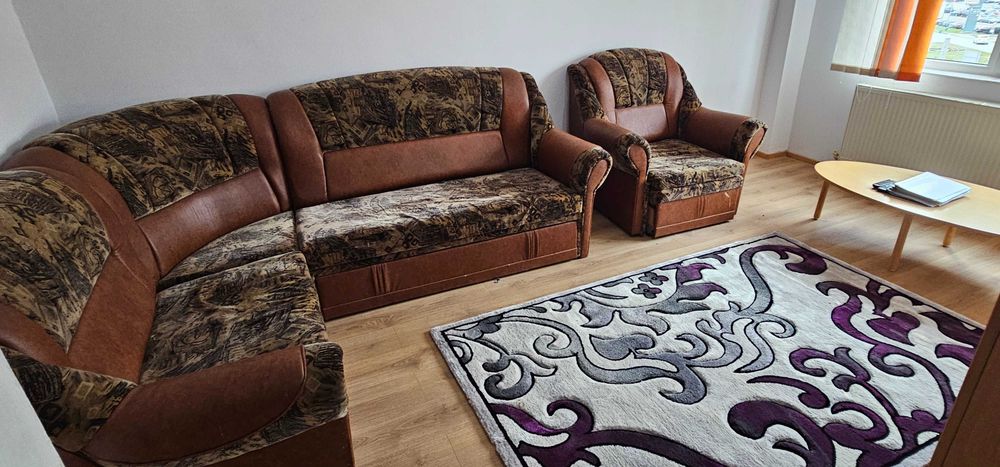 Vind Garsoniera ,mobilata 40.mp,In ROMAN-Str Roman Musat.Mobilata