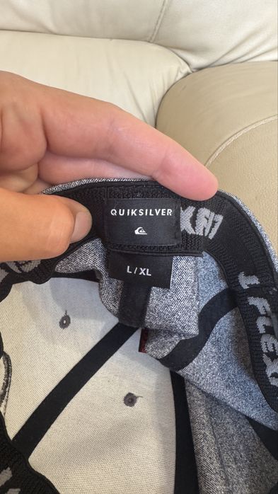Quiksilver flexfit - шапка с козирка