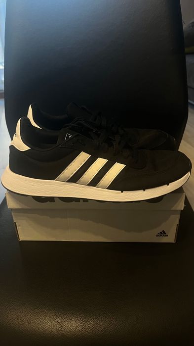 Маратонки Adidas в перфектно състояние