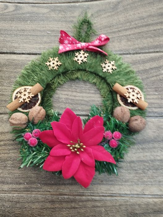 Коледни венци ръчно изработени