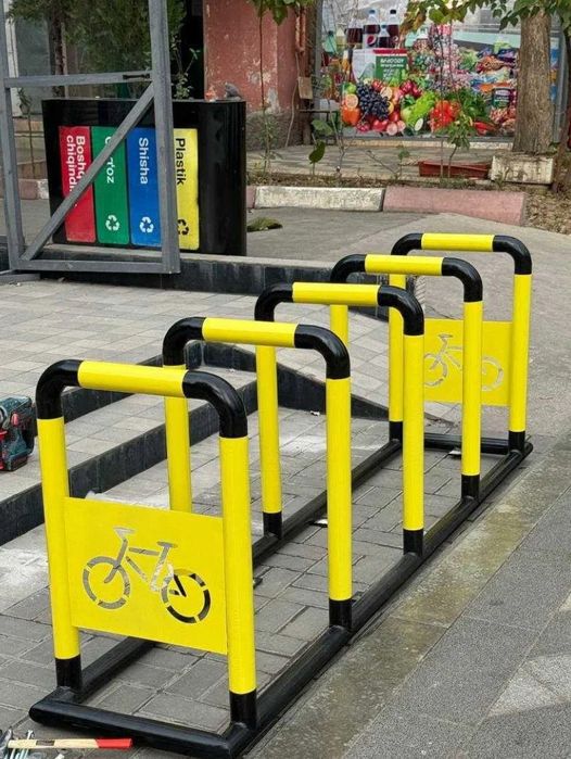 Все для стоянки парковки гаража двора.