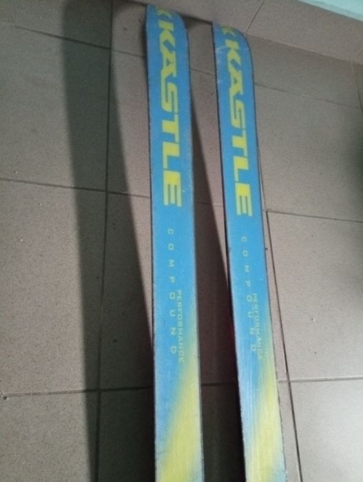 Продавам ски Kastle