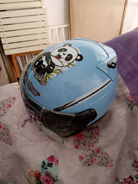 Детска каска за мотор