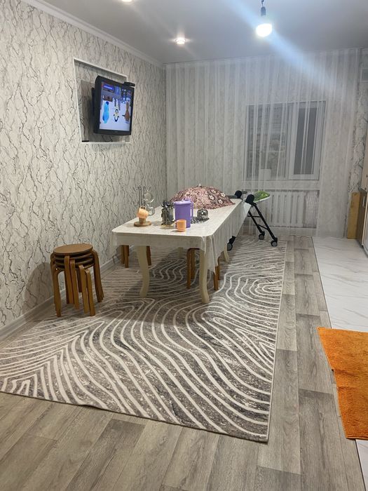 Продам добротной огромный дом . С ремонтом  возле трассы.