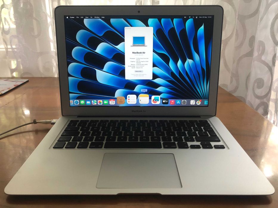 MacBook Air 13,3 '' 2013, i5 1,3 GHz, 4 GB, SSD 128 GB, stare f. buna