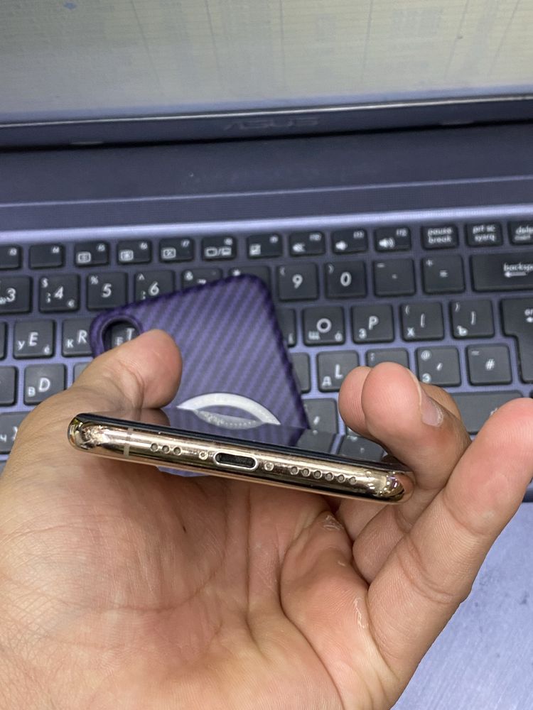 iPhone Xs 64 GB.