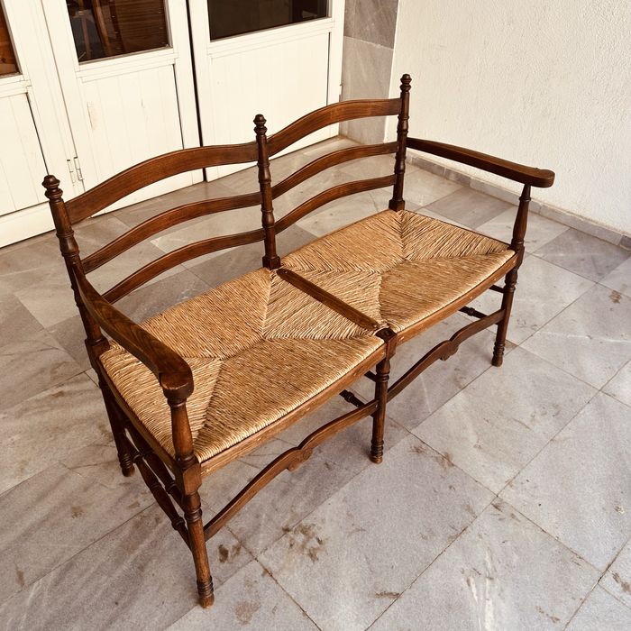 Винтидж дървена пейка с плетено седалище – ретро стил, масив