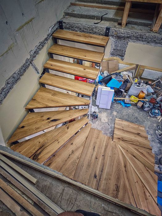 Trepte din lemn de stejar