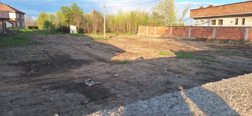 Продава се парцел в регулация 900кв.
