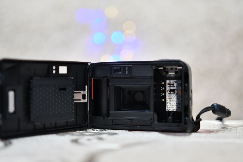 Лентов фотоапарат Yashica T4