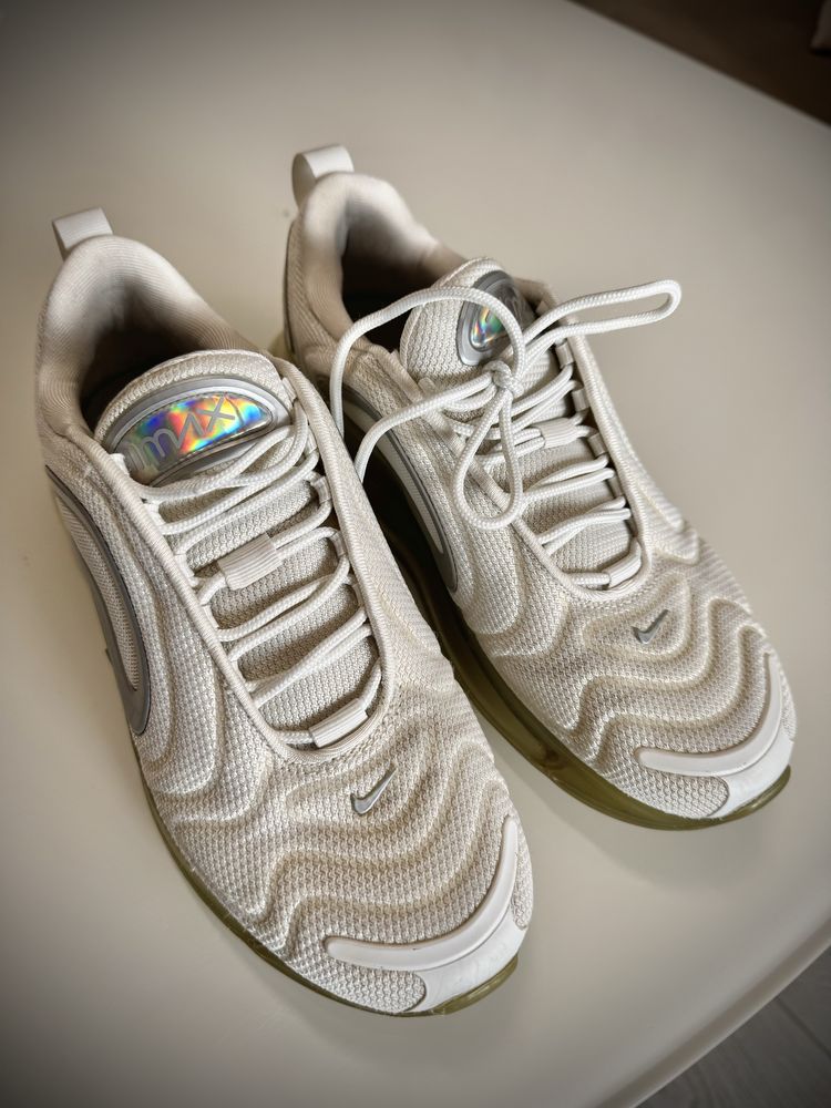 Бели маратонки nike air max