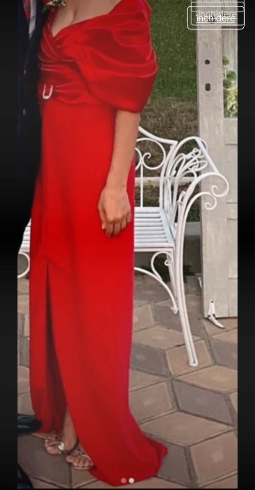 Rochie lunga rosie cu trena