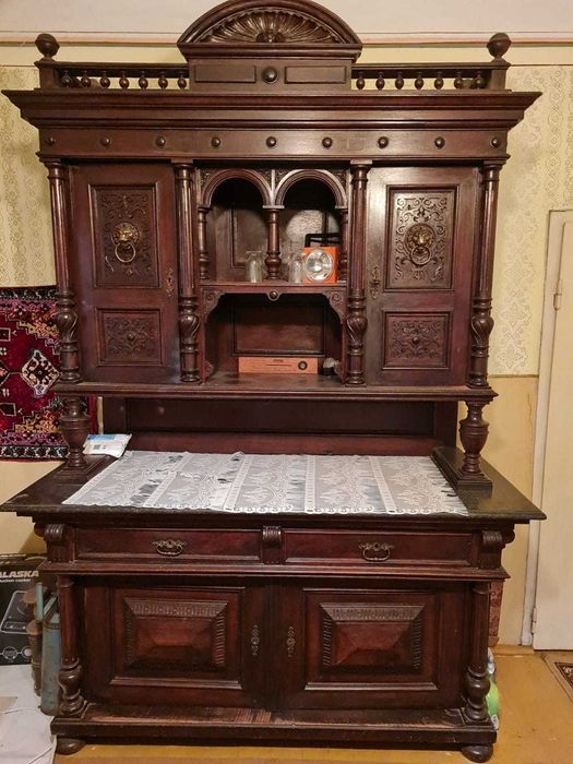 Vând moblă sculptată