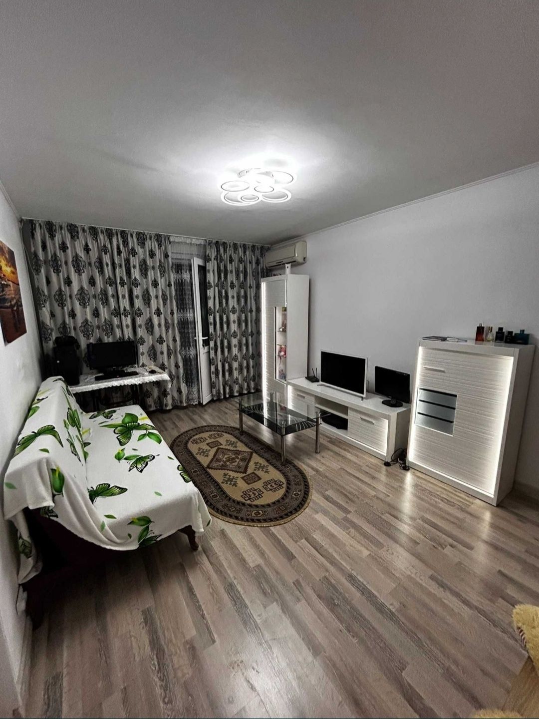 Vând apartament 2 camere etaj 4 Pantelimon