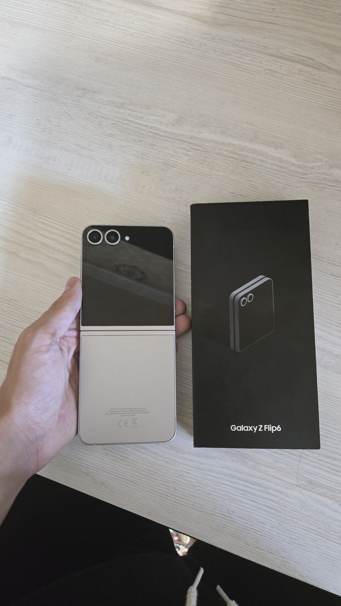 Z flip 6.   256 gb